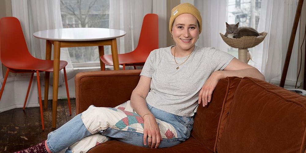 索菲·弗里德曼想让人们知道，癌症治疗后，人们不会简单地回到以前的生活. “我们的生活永远改变了. 我们是新人，”她说. (photo by Susan Kahn)